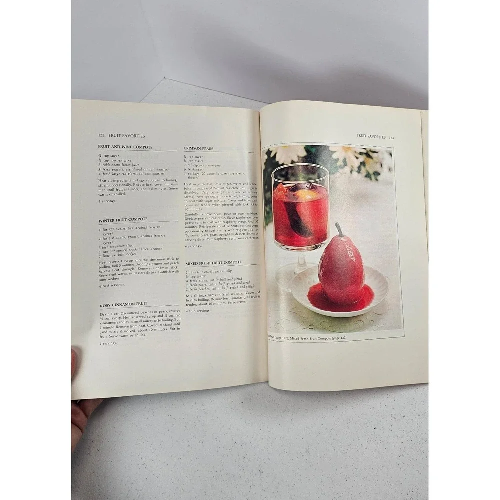 Betty Crockers Desserts Cookbook Golden‎ Press Vintage 1977 Baking Recipes